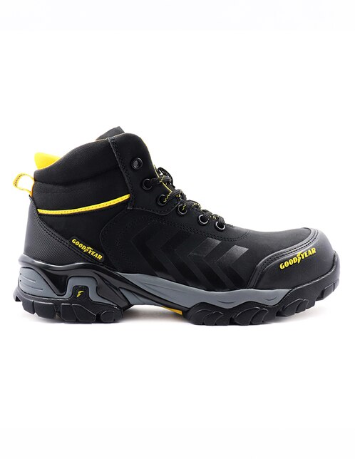 Bota Goodyear en Liverpool