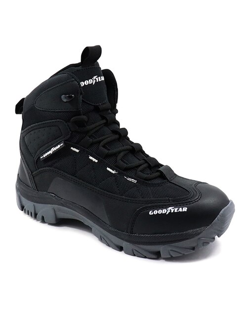 Bota Goodyear en Liverpool