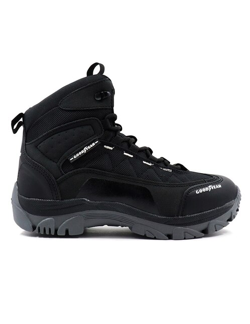 Bota Goodyear en Liverpool