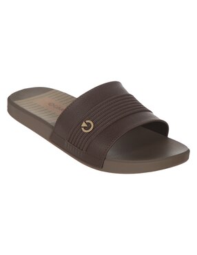 Sandalias y Pantuflas en Hombre | Liverpool
