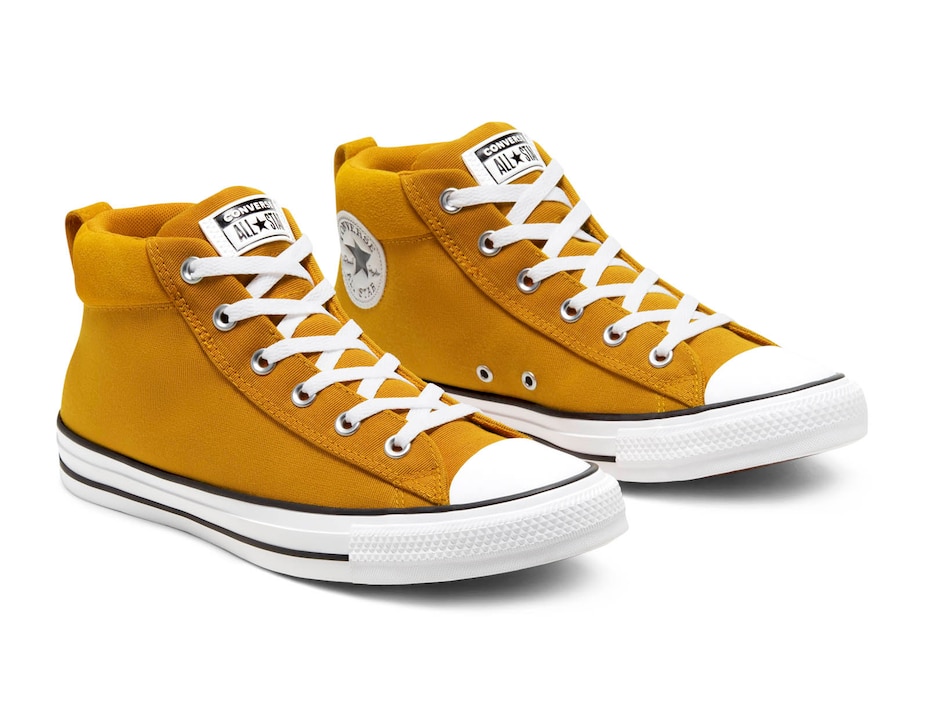 zapatos converse amarillos