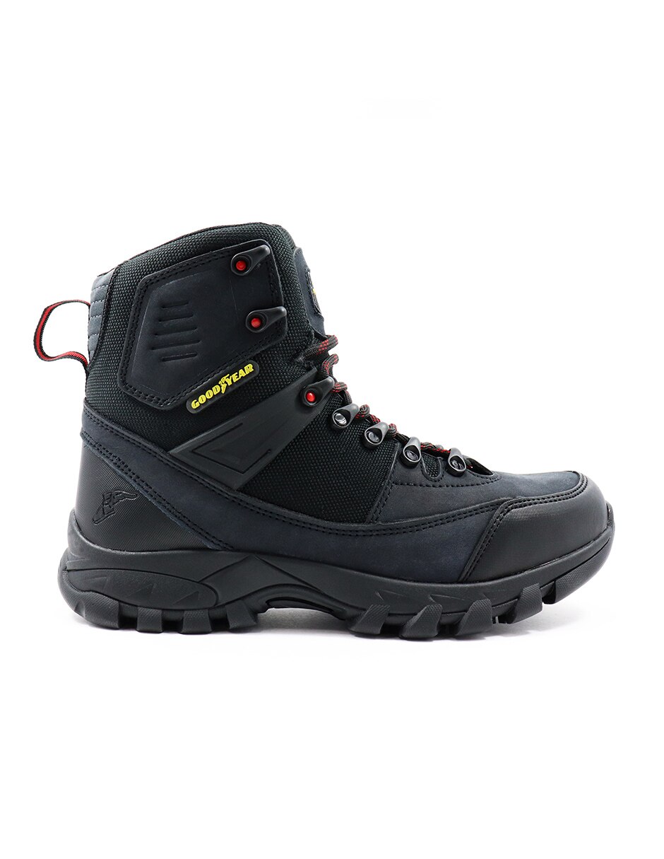 Bota Goodyear en Liverpool